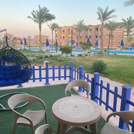 شاليه مميز ارضي بحديقة علي حمام السباحة مباشرة بورتو ساوث العين السخنة للعائلات فقط