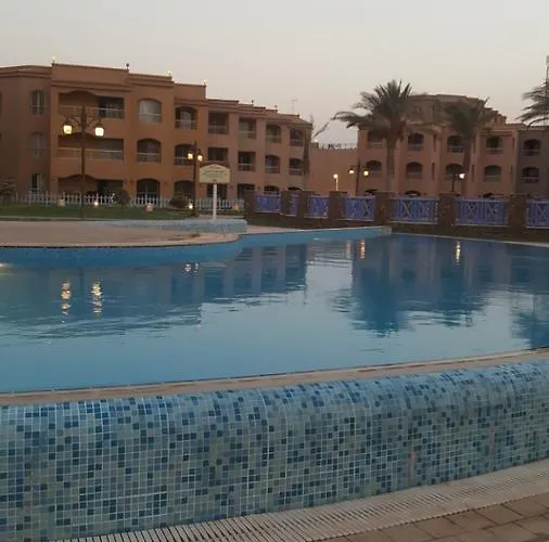 مميز ارضي بحديقة علي حمام السباحة مباشرة بورتو ساوث العين السخنة للعائلات فقط Alpesi faház