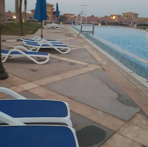 Alpesi faház مميز ارضي بحديقة علي حمام السباحة مباشرة بورتو ساوث العين السخنة للعائلات فقط